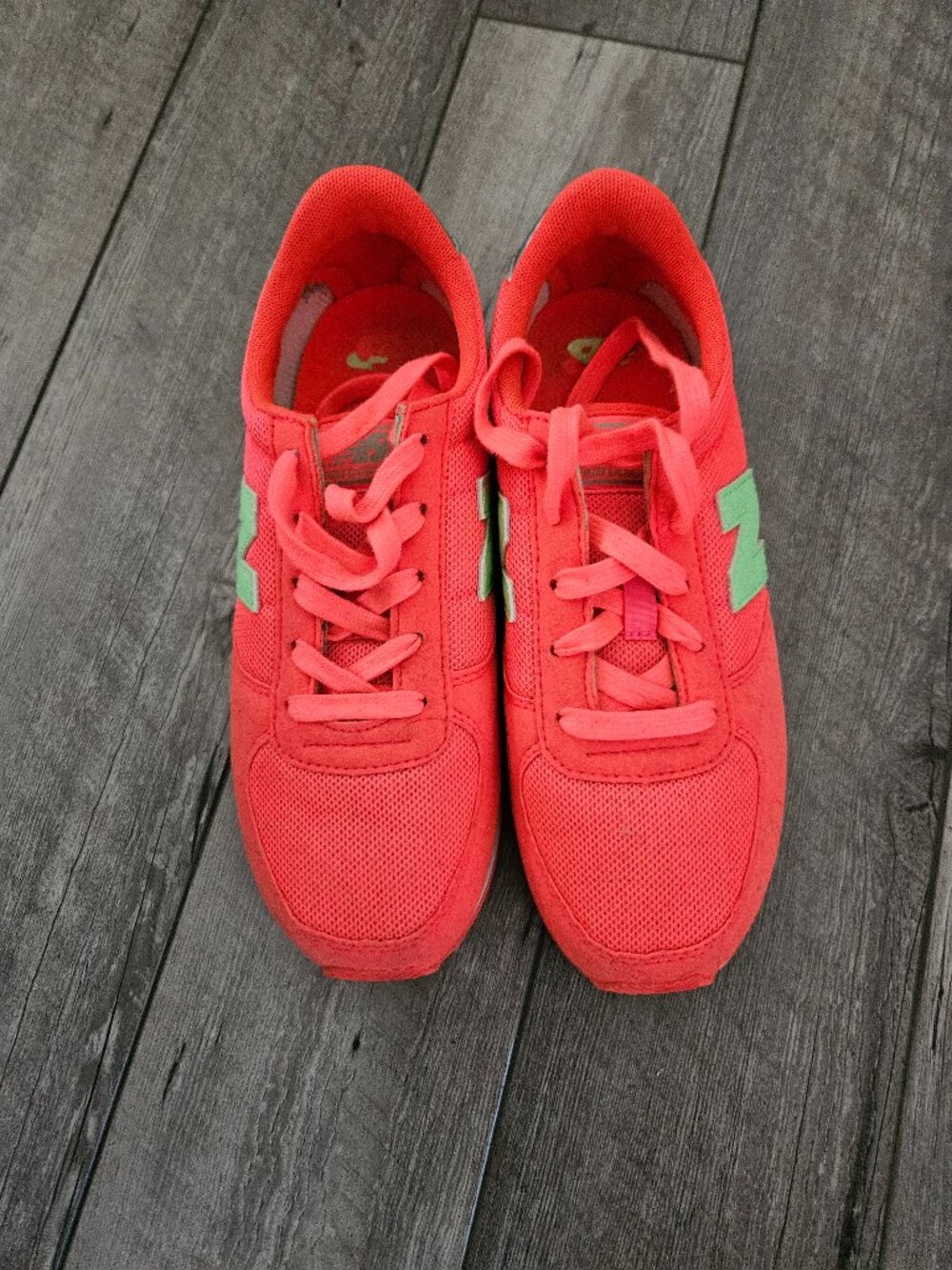 NEW BALANCE SIZE 6 WOMENS